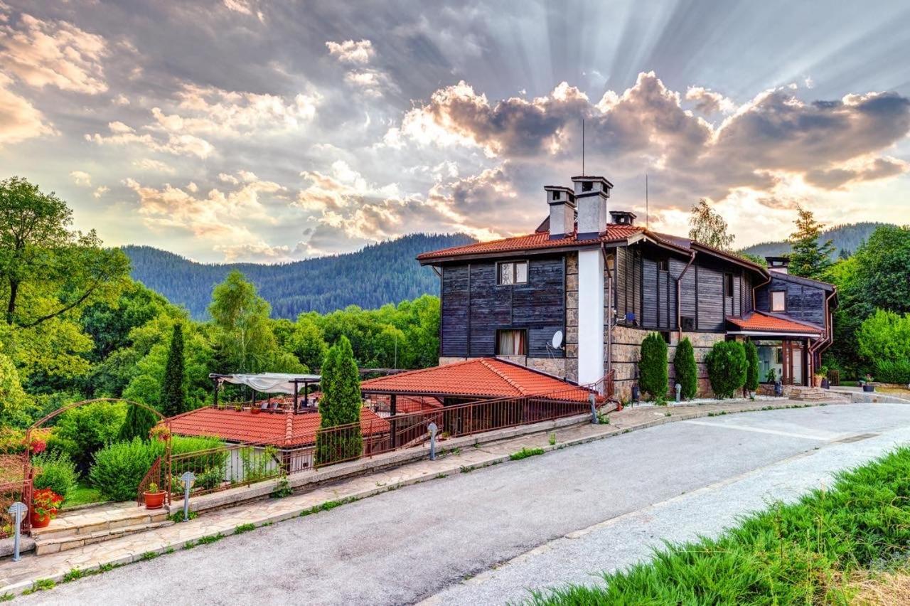 Hotel Smilen Smolyan Bagian luar foto